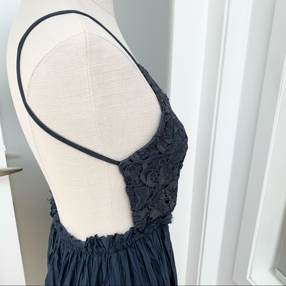 Lulu’s navy blue crinkle fabric w/ lace bodice backless maxi dress boho chic - Picture 9 of 10